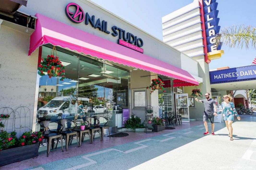 Cần thợ nail và manager gấp